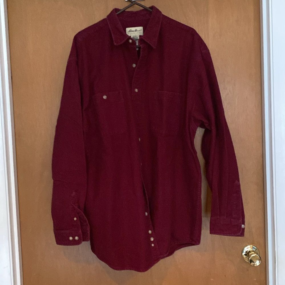 Mens Eddie Bauer 
tall XL 
Long sleeve button down shirts